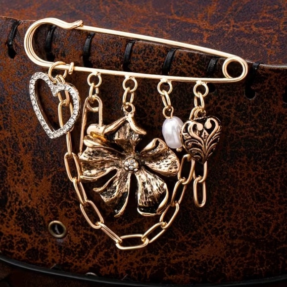 Jewelry - Gold Charm Dangle Brooch with Heart and Flower Charms New In Packaging
